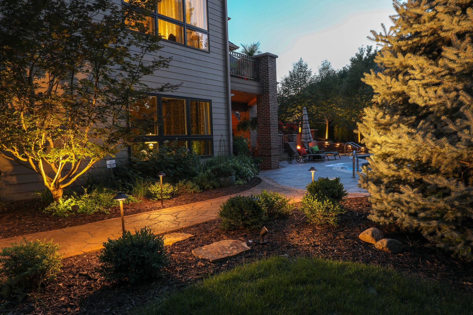 7 Landscape Lighting Design Ideas for Small Yards